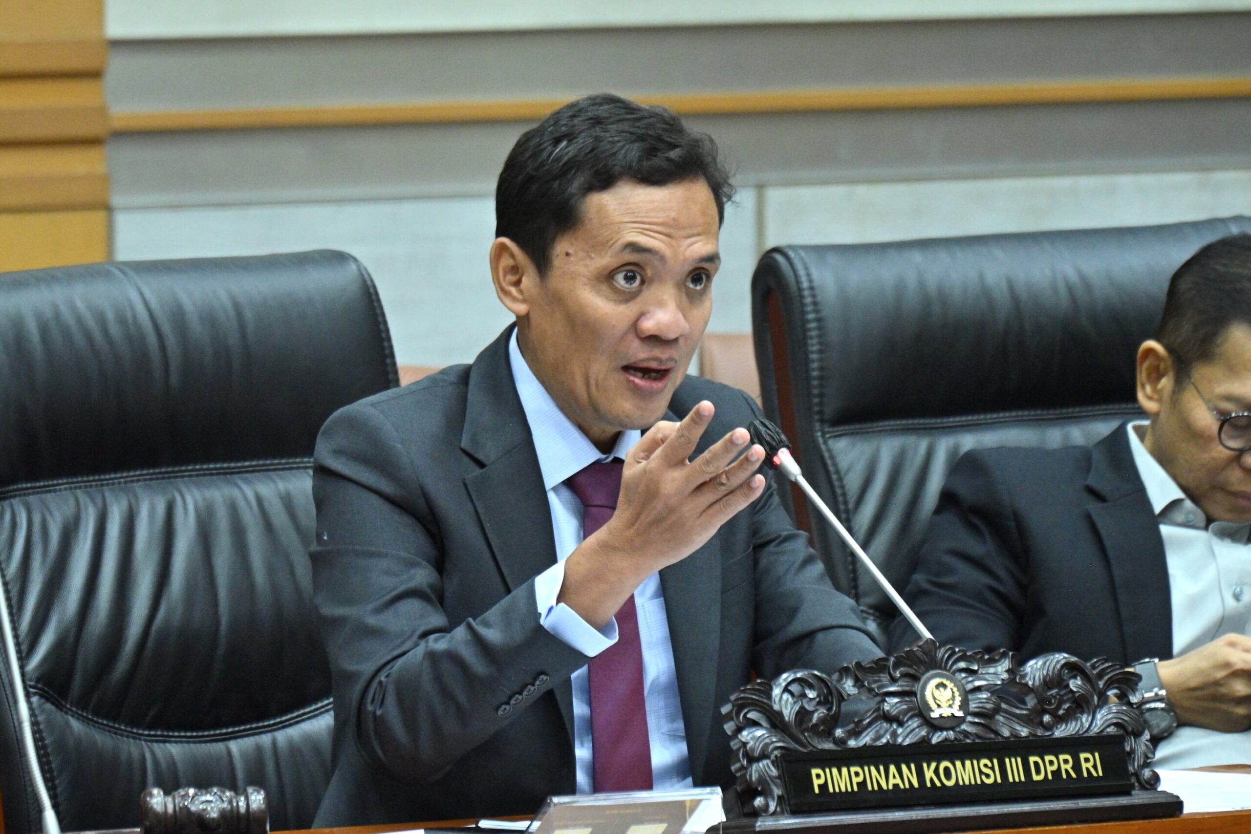 DPR Tegaskan Komitmen Sahkan RUU KUHAP Demi Kepastian Hukum