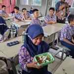 Makan Bergizi Gratis Stimulus Baru Gerakan Perekonomian Nasional dan Dunia Usaha