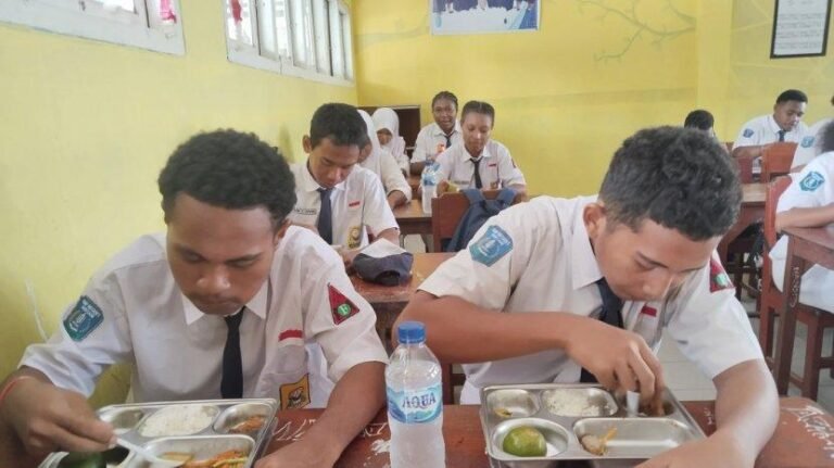 Tokoh Masyarakat Papua, Esau Tegai Dukung Program MBG untuk Ciptakan Generasi yang Kuat