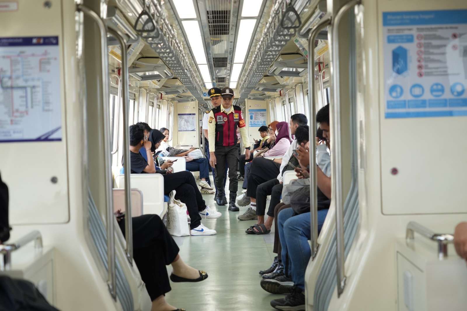 Waspada Barang Bawaan, LRT Jabodebek Amankan Ribuan Barang