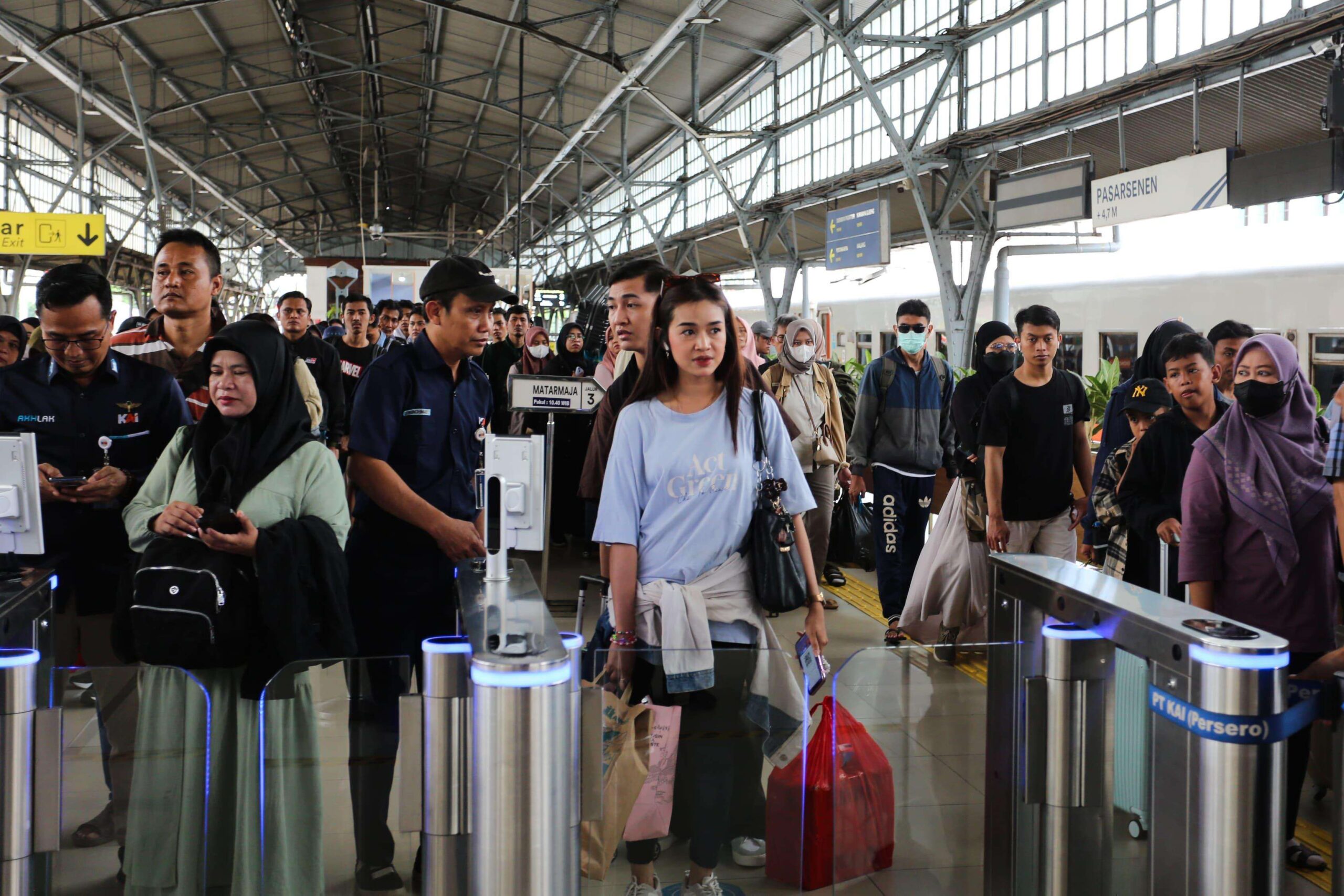 Hampir Sejuta Penumpang Naik KA selama Libur Iduladha