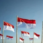 Rayakan Hari Kemerdekaan dengan Bendera Merah Putih, Bukan Simbol Lainnya