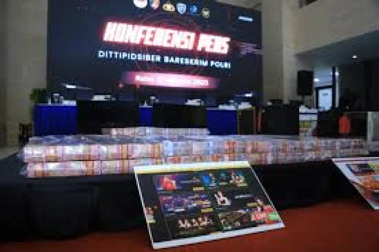 Pemerintah Bongkar Sindikat Judi Daring Internasional, Uang Rp16,4 Miliar Disita