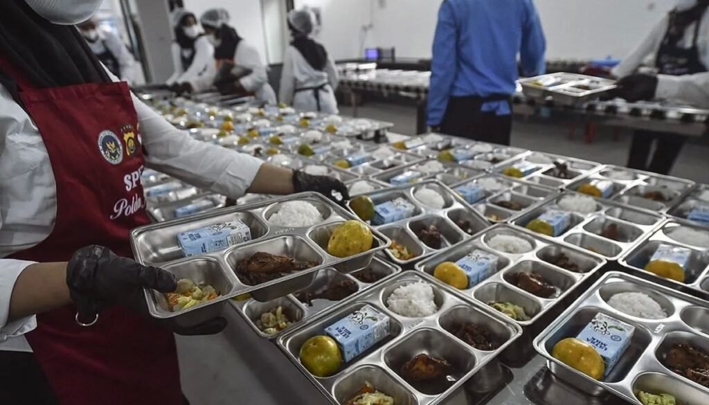 Setahun Program MBG, Publik Akui Manfaatnya pada Gizi dan Perekonomian