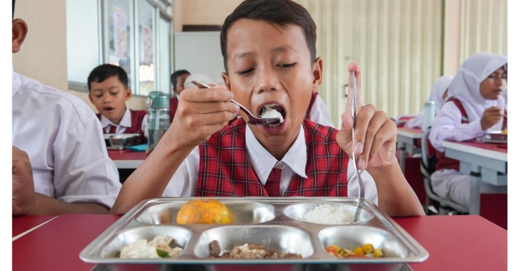 Setahun Pemerintahan, MBG Jadi Wujud Nyata Visi Indonesia Emas 2045