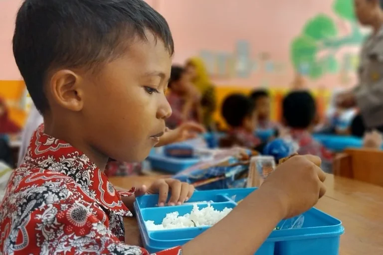 Pemerintah Pastikan Kemudahan Akses Makanan Bergizi Melalui Program MBG
