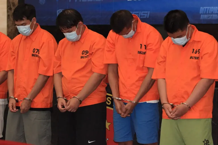 Judi Daring Rusak Ketahanan dan Ekonomi Keluarga