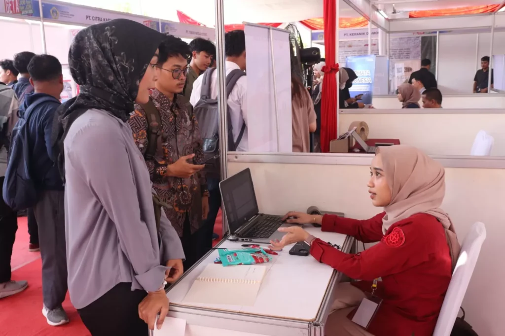 Pemerintah Perluas Akses Kerja bagi Masyarakat Produktif