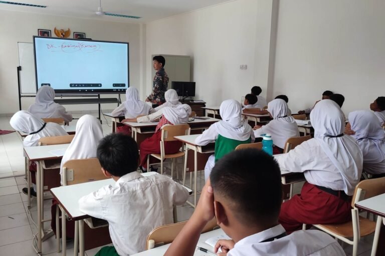 Sekolah Rakyat sebagai Strategi Melawan Kemiskinan Struktural