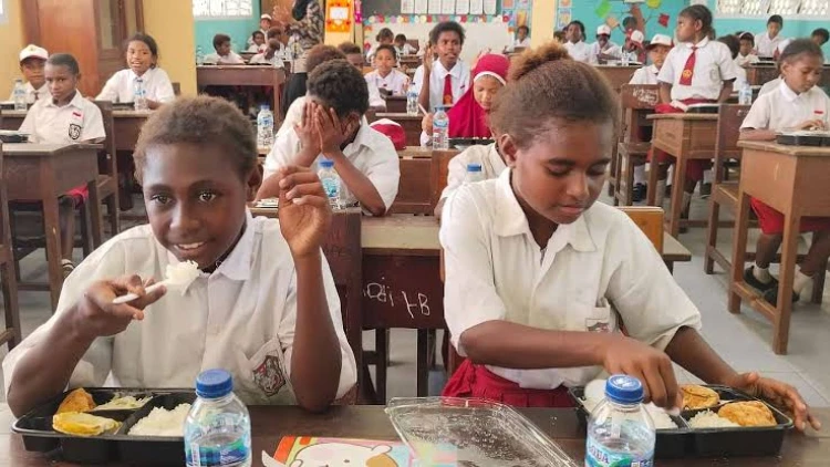 MBG Jadi Solusi Tingkatkan Kualitas Gizi dan Pendidikan Anak di Papua